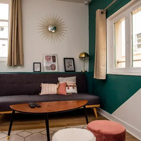 Apartment Duplex Sur Cour, Rue Caponiere *