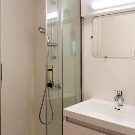 Duplex Sur Cour, Rue Caponiere