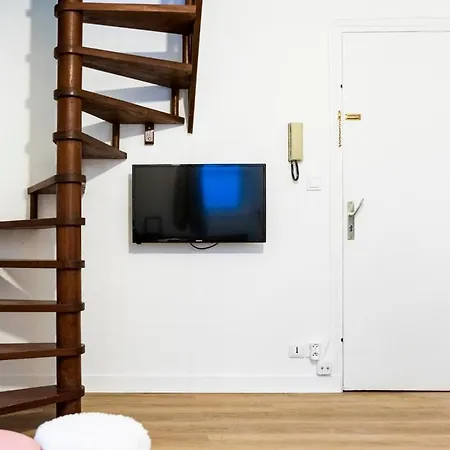 Apartment Duplex Sur Cour, Rue Caponiere *