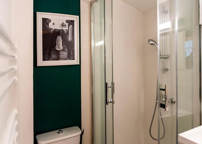 Duplex Sur Cour, Rue Caponiere