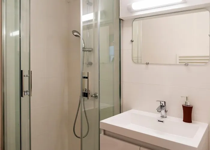 Duplex Sur Cour, Rue Caponiere